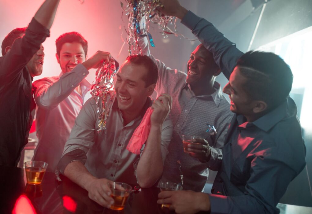 Ергенско парти в хотели Чифлик или на бар